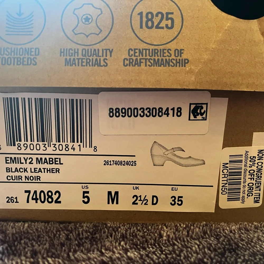 Clarks Emily2 Mabel Black Leather Flats with Classic Design and Polished Finish - Picture 8 of 16